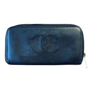 Vintage CHANEL zip-around wallet made from black caviar leather
